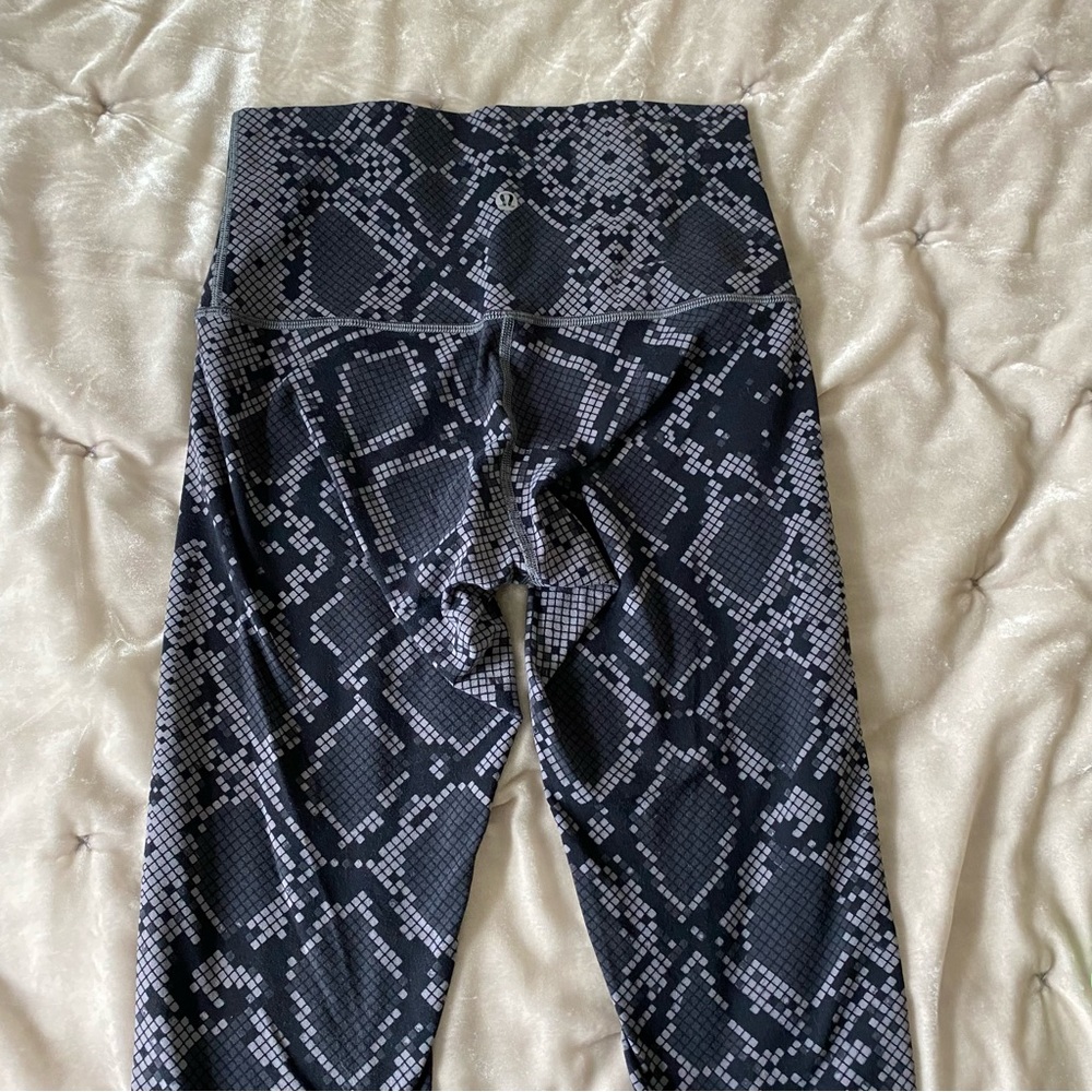 Lululemon Wunderunder Crop Legging Simply Ziggy S… - image 8